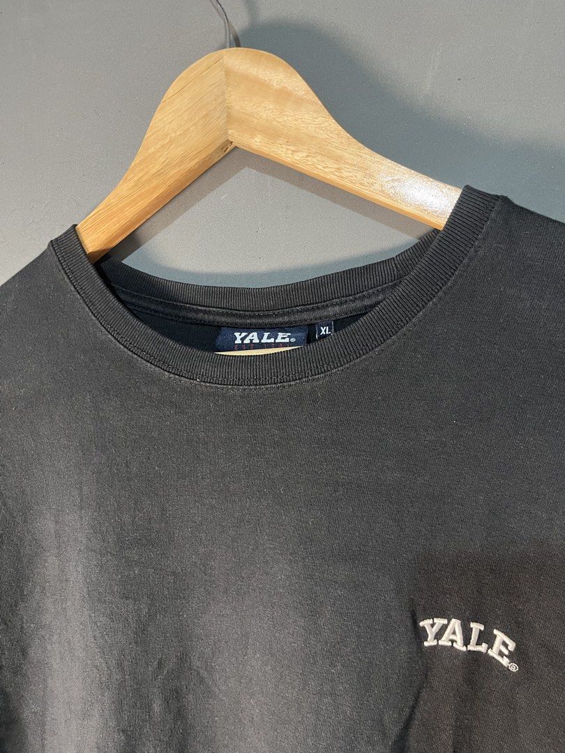 YALE BLACK T - SHIRT (Category: Announcements) located in Palo. Submitted by marllennon (Listing ID 1464255764, Image 2). Description: Good condition no issue color rate :9/10 Size on tag :XL free sf Loc: Tacloban | Palo leyte.