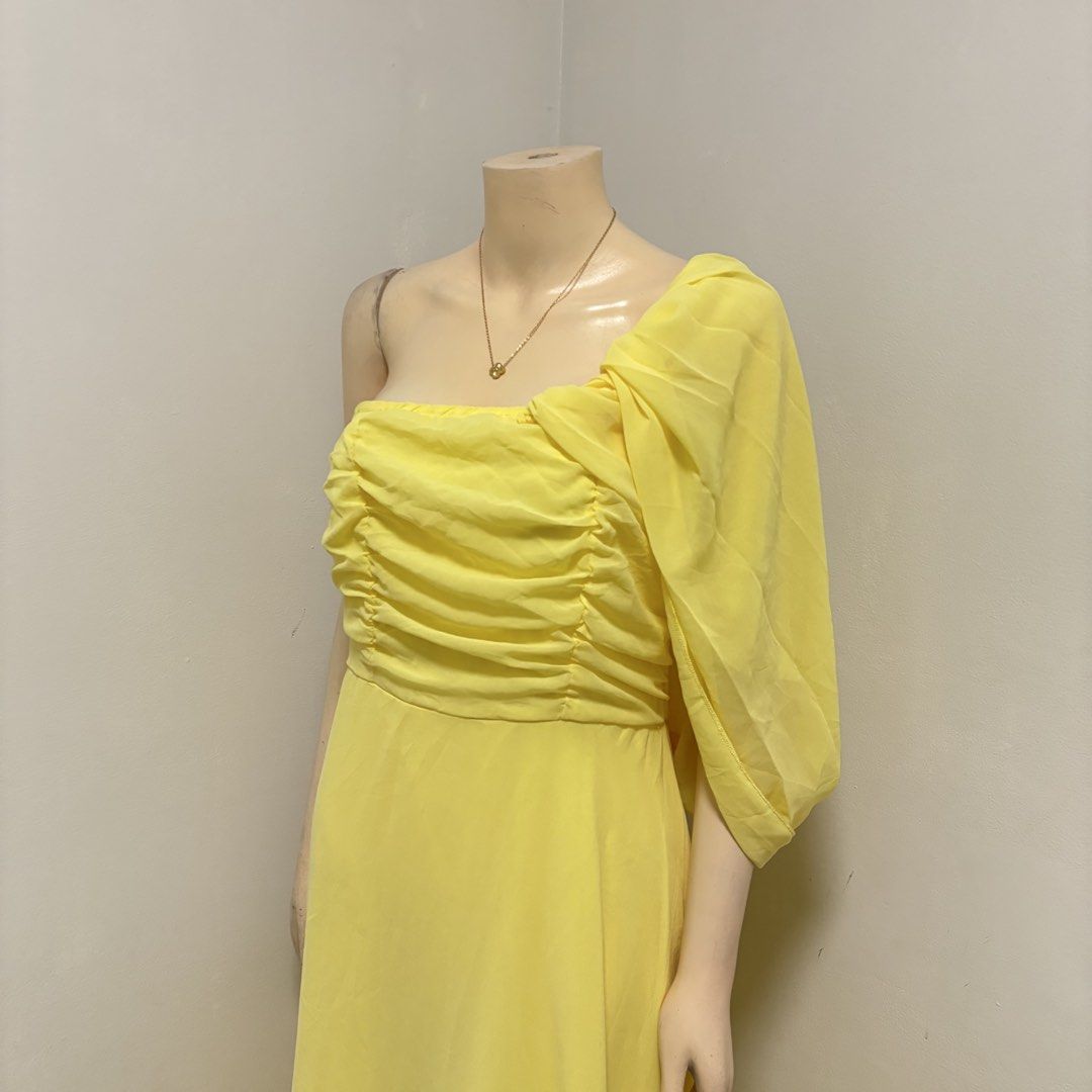 Yellow Ruched Classy Maxi Dress (Category: Dresses) located in Imus. Submitted by reloved.nd (Listing ID 1464243796, Image 2). Description: - Flowy yellow midi dress - One-shoulder design with puff sleeve - Ruched bodice detail - Ideal for events or a night out - Lightweight and easy to wear fabric.
