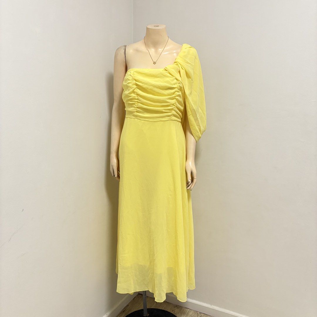 Yellow Ruched Classy Maxi Dress (Category: Dresses) located in Imus. Submitted by reloved.nd (Listing ID 1464243796, Image 1). Description: - Flowy yellow midi dress - One-shoulder design with puff sleeve - Ruched bodice detail - Ideal for events or a night out - Lightweight and easy to wear fabric.