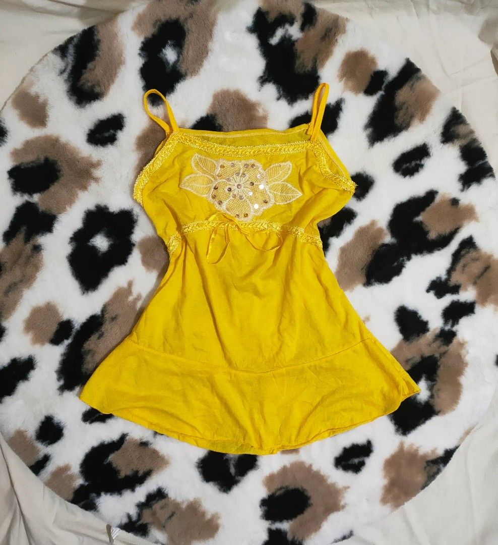 Yellow top (Category: Sleeveless) located in Naga. Submitted by hikarifinds05 (Listing ID 1464221089, Image 1). Description: .