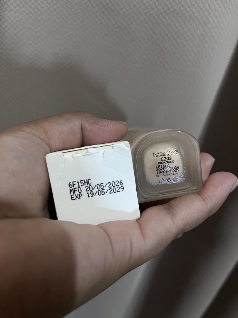 Y.O.U Cloud Touch Blurring Skin Tint SPF25PA+++ (Category: Makeup) located in Tuguegarao City. Submitted by vinsyyy (Listing ID 1464169330, Image 2). Description: The Y.O.U Cloud Touch Blurring Skin Tint is a 20ml skincare-infused liquid base product designed for oily and acne-prone skin. Key FeaturesCoverage: Medium to full coverage with a soft-focus, natural finish that blurs pores. Sun Protection: Includes SPF 25 PA+++. Wear Time: Formulated f