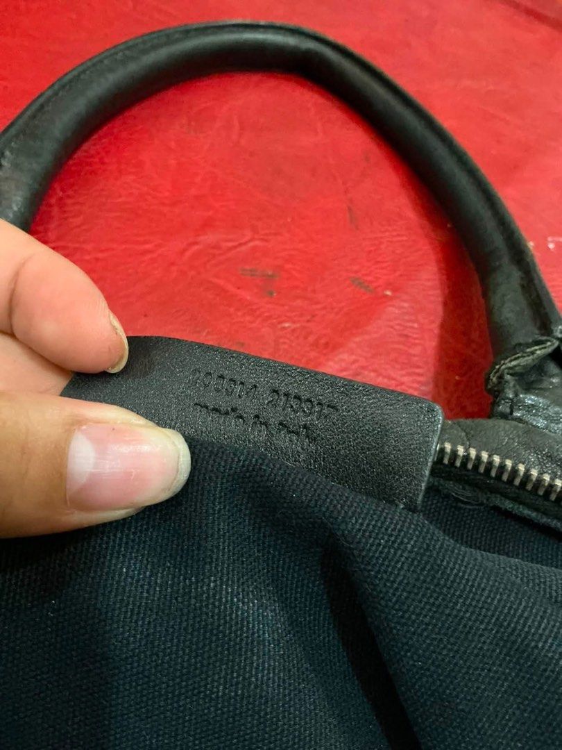 YSL (Category: Luxury Bags & Wallets) located in Cagayan de Oro. Submitted by KoaApparelAtbp. (Listing ID 1464219650, Image 3). Description: YVES SAINT LAURENT Black Pebbled Leather Easy Y Zip Tote Bag. Has many dents in corners. But inside is good condition .
