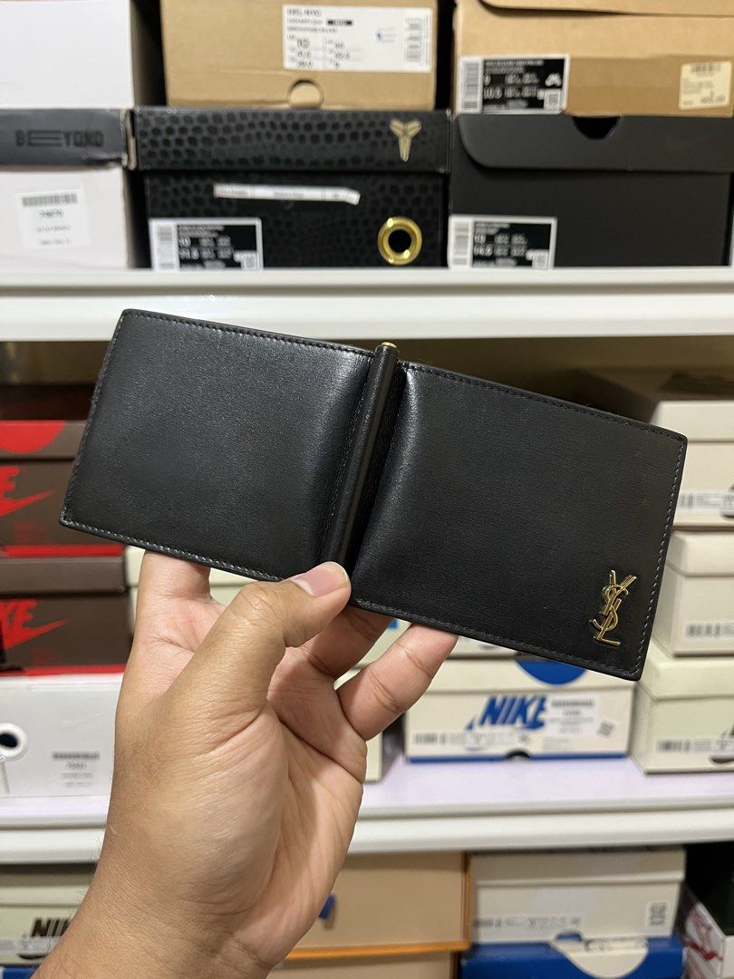 YSL Tiny Cassandre Bill Clip Wallet (Category: Luxury Bags & Wallets) located in Mandaluyong City. Submitted by pepitomanaloto_777 (Listing ID 1464168046, Image 3). Description: YSL Tiny Cassandre Bill Clip Wallet Great condition Price: 14,999 No inclusion. Wallet only. Srp 30k Location Mandaluyong 📍 MOD: Grab/Lalamove/JNT 🚚 MOP: Gcash/Bdo Transfer 💳 No return/Exchange/Refund ❌ No COD/COP Transaction ❌ Need 50% DP for reservation (Non Refundab
