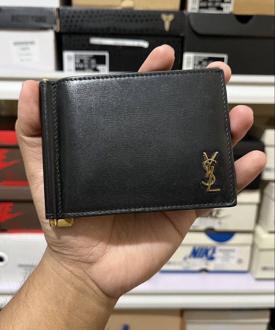 YSL Tiny Cassandre Bill Clip Wallet (Category: Luxury Bags & Wallets) located in Mandaluyong City. Submitted by pepitomanaloto_777 (Listing ID 1464168046, Image 1). Description: YSL Tiny Cassandre Bill Clip Wallet Great condition Price: 14,999 No inclusion. Wallet only. Srp 30k Location Mandaluyong 📍 MOD: Grab/Lalamove/JNT 🚚 MOP: Gcash/Bdo Transfer 💳 No return/Exchange/Refund ❌ No COD/COP Transaction ❌ Need 50% DP for reservation (Non Refundab