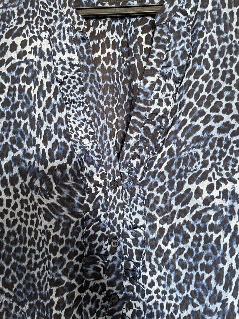 Zara Basic Blue Leopard Print Long Sleeve Blouse (Category: Longsleeves) located in Manila. Submitted by mochi_dear (Listing ID 1464166305, Image 3). Description: - Zara Basic blue and black leopard print blouse - Long sleeves with ruffled cuffs - V-neck with button details down the front - Lightweight material, perfect for layering or wearing alone - Effortlessly dress up or down.