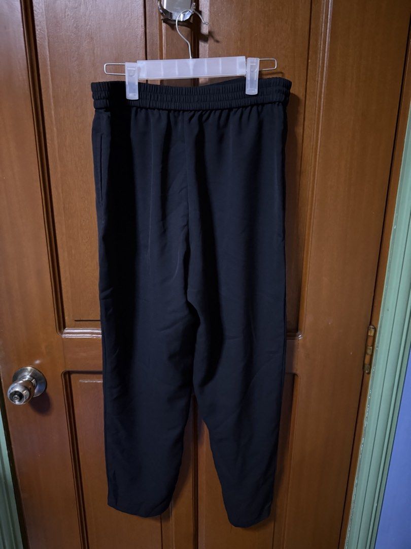 ZARA Black High Waisted Drawstring Wide Leg Pants M (Category: Jeans) located in Pasig City. Submitted by aprilluxcloset0812 (Listing ID 1464294753, Image 2). Description: - ZARA Black Wide Leg Pants - Size: Medium (M) - High-waisted with elasticated waistband and drawstring - Features side pockets - Made in Vietnam - Perfect for casual outings or dressing up RFS: decluttering EVERYTHING MUST GO‼️Just make a reasonable offer ❤️ All items ON HAND,