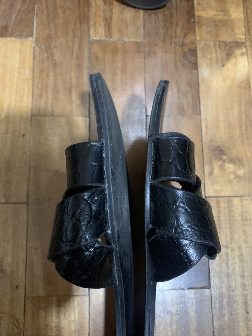 Zara Black Sandals (Category: Flats & Sandals) located in Caloocan City. Submitted by estrellamanila (Listing ID 1463861093, Image 3). Description: No box included Check posted photos.
