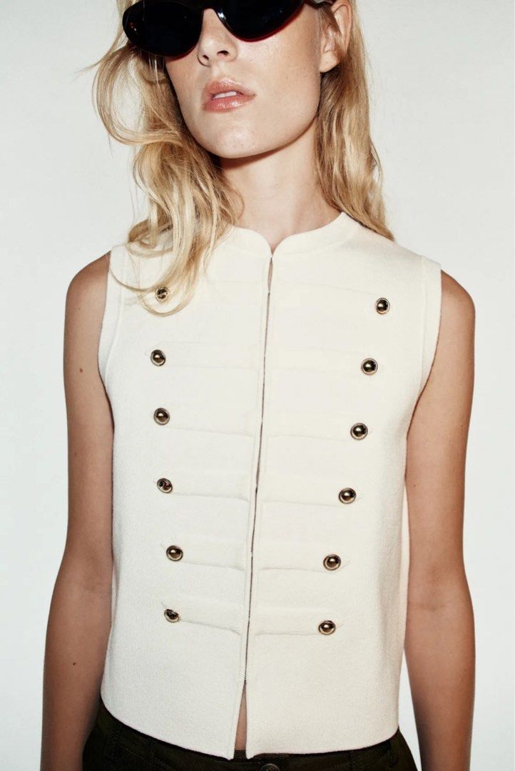 Zara BNWT buttoned waistcoat top (Category: Sleeveless) located in Mataasnakahoy. Submitted by chicforless.ph (Listing ID 1464258982, Image 1). Description: .