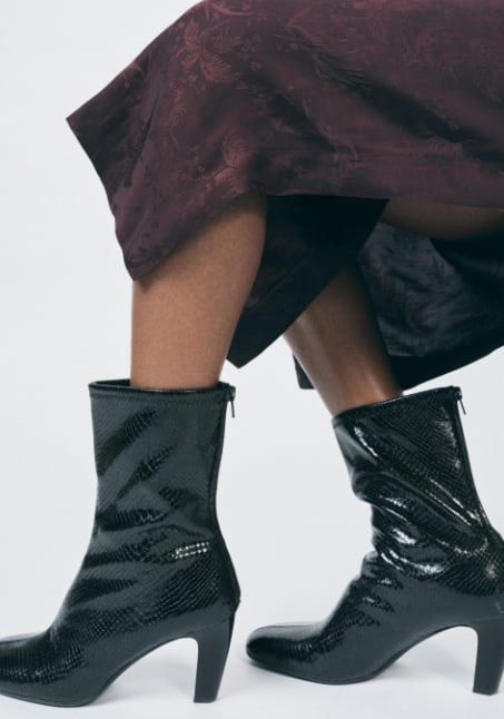 Zara Boots Black 38 BNWT (Category: Boots) located in Iloilo. Submitted by missy.zara (Listing ID 1464206165, Image 2). Description: Miii ang ganda sa actual. Perfect for autumn and concert OOTD. 🍂 Snakeskin Leather and in block heels mi. Retails 4k+ sulit deal for your wardrobe capsule.✨ No dustbag, paperbag only mi. Items are packed securely with bubble wrap po. .