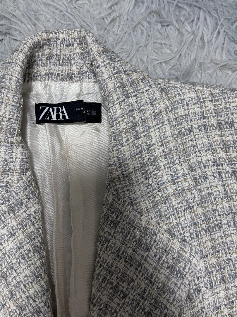 Zara Double Breasted Tweed Blazer XS (Category: Coats, Jackets and Outerwear) located in Batangas. Submitted by kulilayfinds (Listing ID 1464281652, Image 3). Description: - Zara tweed blazer - Double-breasted style - Chic gold buttons - Cropped length - Fully lined - Versatile: dress up or down, pairs well with jeans or trousers Best fits S to (semi)M.