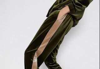 (Category: ) located in . Submitted by frommycloset27_ (Listing ID 1464289421, Image 1). Description: .