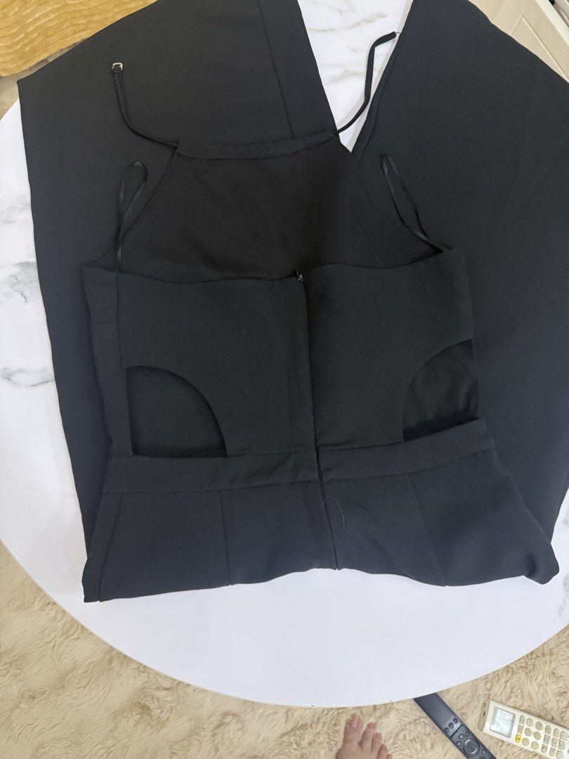 Zara jumpsuit (Category: Jumpsuits) located in Manila. Submitted by ajaypiagv (Listing ID 1464198916, Image 3). Description: Medium Sexy No issues.