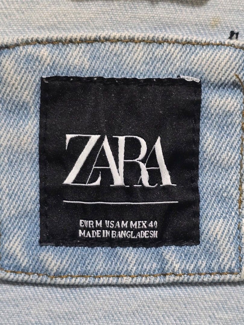 ZARA Light Wash Denim Jacket (Category: Coats, Jackets and Outerwear) located in Baguio. Submitted by sonny14 (Listing ID 1464184871, Image 3). Description: - Classic light wash denim jacket - Brand: ZARA - Button-up front - Two chest pockets - Ideal for layering - Size: EUR M / US AM MEX 40 - Made in Bangladesh.