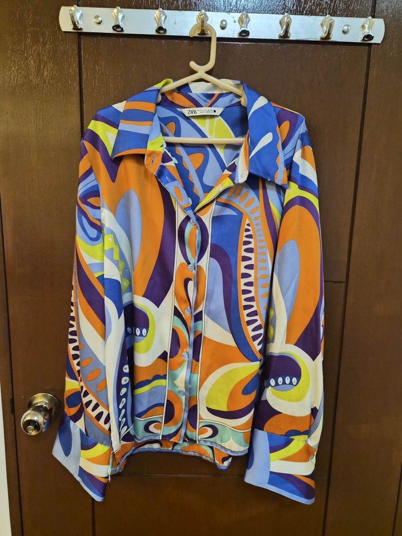 Zara long sleeves printed top (Category: Longsleeves) located in Quezon City. Submitted by shop.caelum (Listing ID 1464222700, Image 1). Description: .