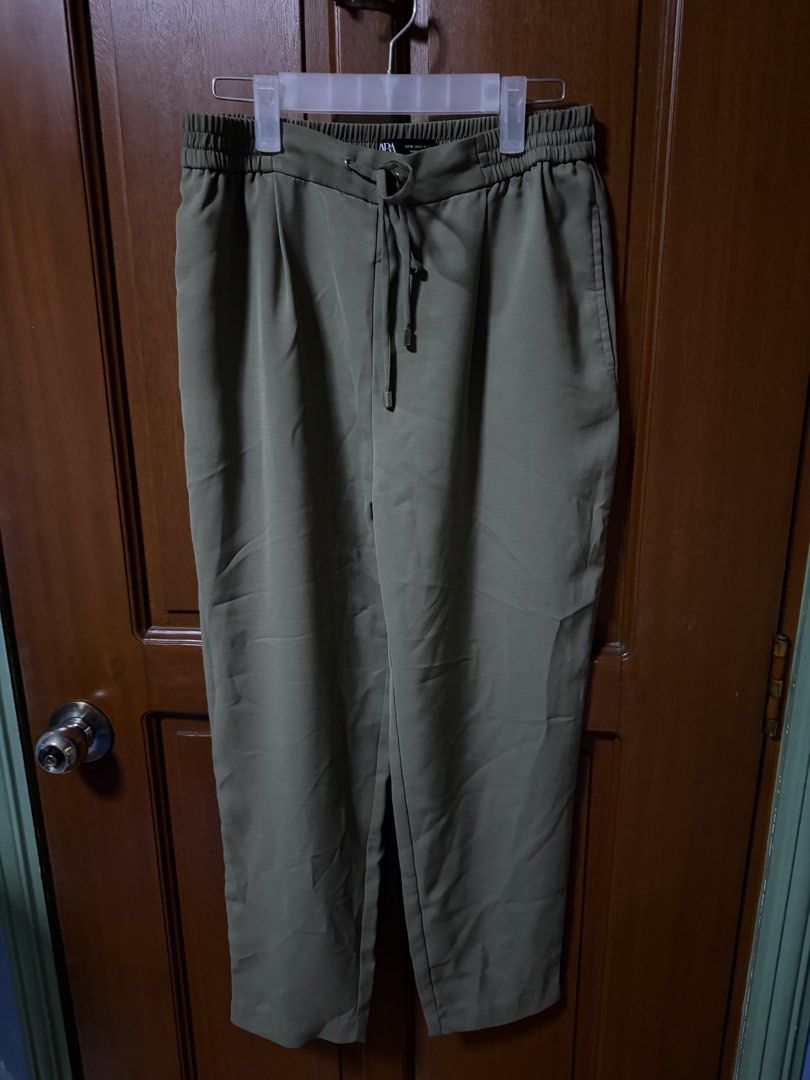 ZARA Olive Green Drawstring Waist Pants Size S (Category: Jeans) located in Pasig City. Submitted by aprilluxcloset0812 (Listing ID 1464294813, Image 1). Description: - Zara olive green pants - Comfortable elasticated drawstring waist - Straight leg cut with a slight slit at the hem - Made in Vietnam - Versatile for casual and smart-casual outfits - Ideal everyday wear RFS: decluttering EVERYTHING MUST GO‼️Just make a reasonable offer ❤️ All item