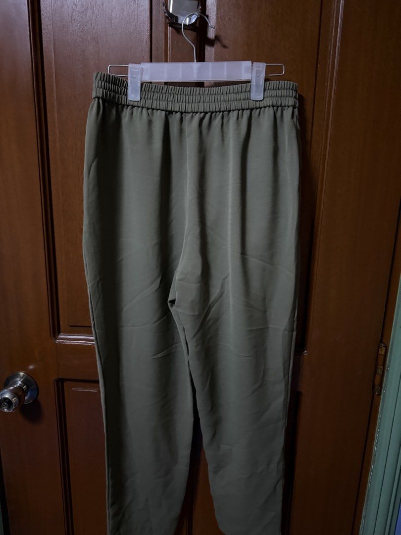ZARA Olive Green Drawstring Waist Pants Size S (Category: Jeans) located in Pasig City. Submitted by aprilluxcloset0812 (Listing ID 1464294813, Image 3). Description: - Zara olive green pants - Comfortable elasticated drawstring waist - Straight leg cut with a slight slit at the hem - Made in Vietnam - Versatile for casual and smart-casual outfits - Ideal everyday wear RFS: decluttering EVERYTHING MUST GO‼️Just make a reasonable offer ❤️ All item