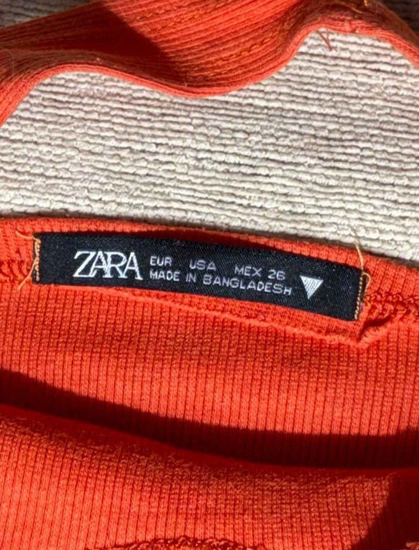 Zara Orange Ribbed Halter Neck Crop Top (Category: Sleeveless) located in Manila. Submitted by jaysieseva620 (Listing ID 1464265375, Image 2). Description: - Zara orange ribbed halter neck crop top - Made in Bangladesh - Size: EUR 26, USA 26, MEX 26 - Versatile for casual or dressed-up occasions.