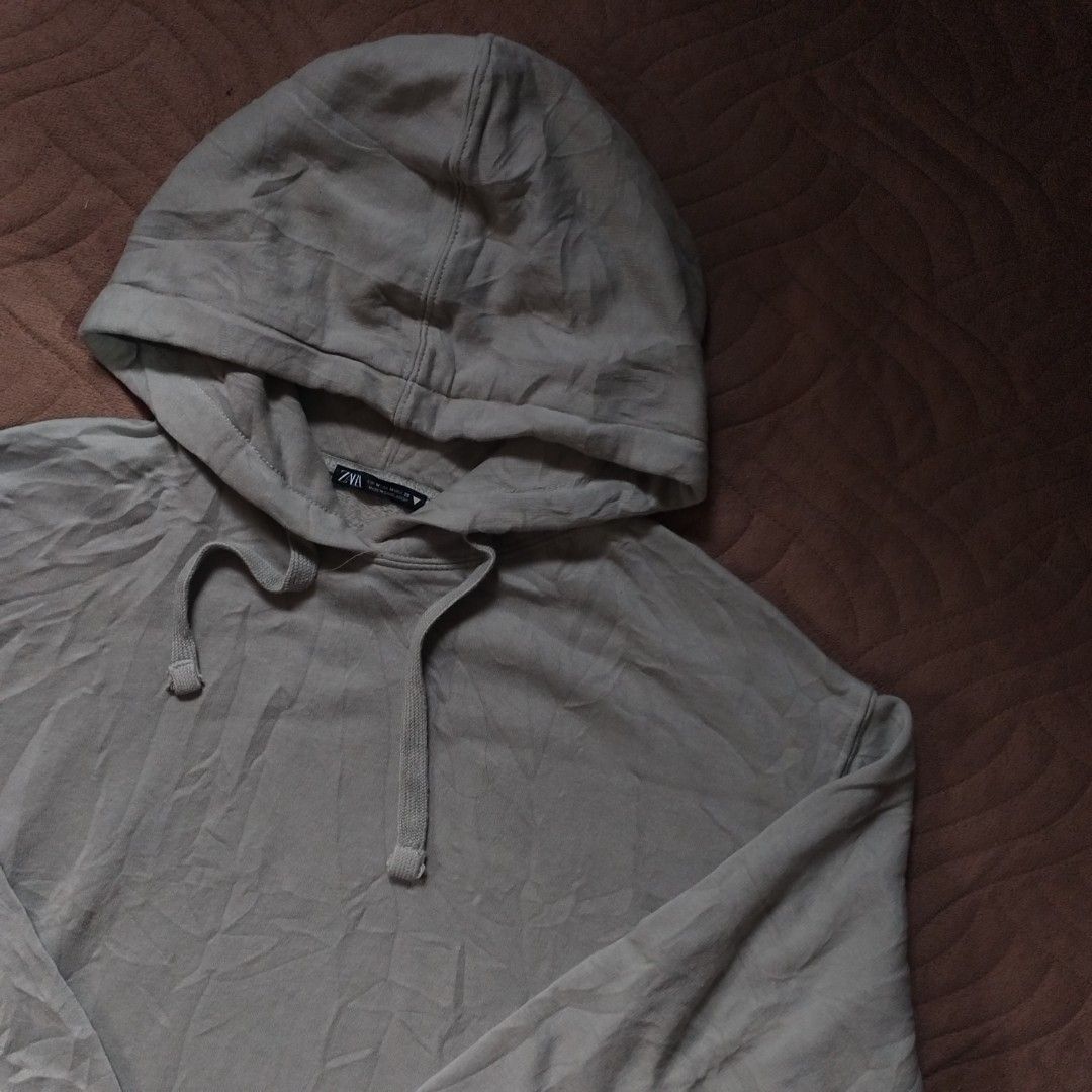 Zara Pullover Hoodie (Category: Hoodies) located in Davao. Submitted by giyuu06 (Listing ID 1464153617, Image 3). Description: Zara Pullover Hoodie | Medium | Excellent Condition L 25.5 W 22.5 SL 23.