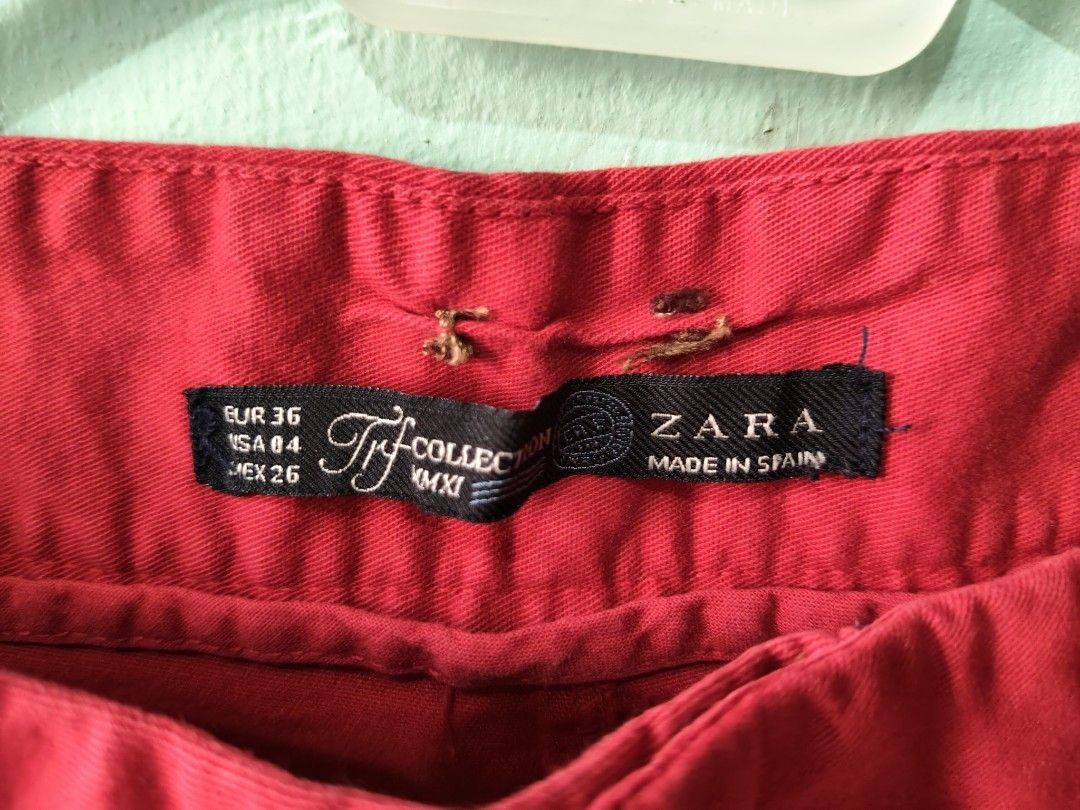 Zara Red Pleated Cropped Pants (Category: Jeans) located in Mandaluyong City. Submitted by locolady (Listing ID 1464166818, Image 2). Description: - Zara Collection Pants - Vibrant Red Color - Cropped Length - Pleated Front Detail - Made in Spain - Size: EUR 36 / USA 04 / MEX 26 - Perfect for dressing up or down - Comfortable Fit.