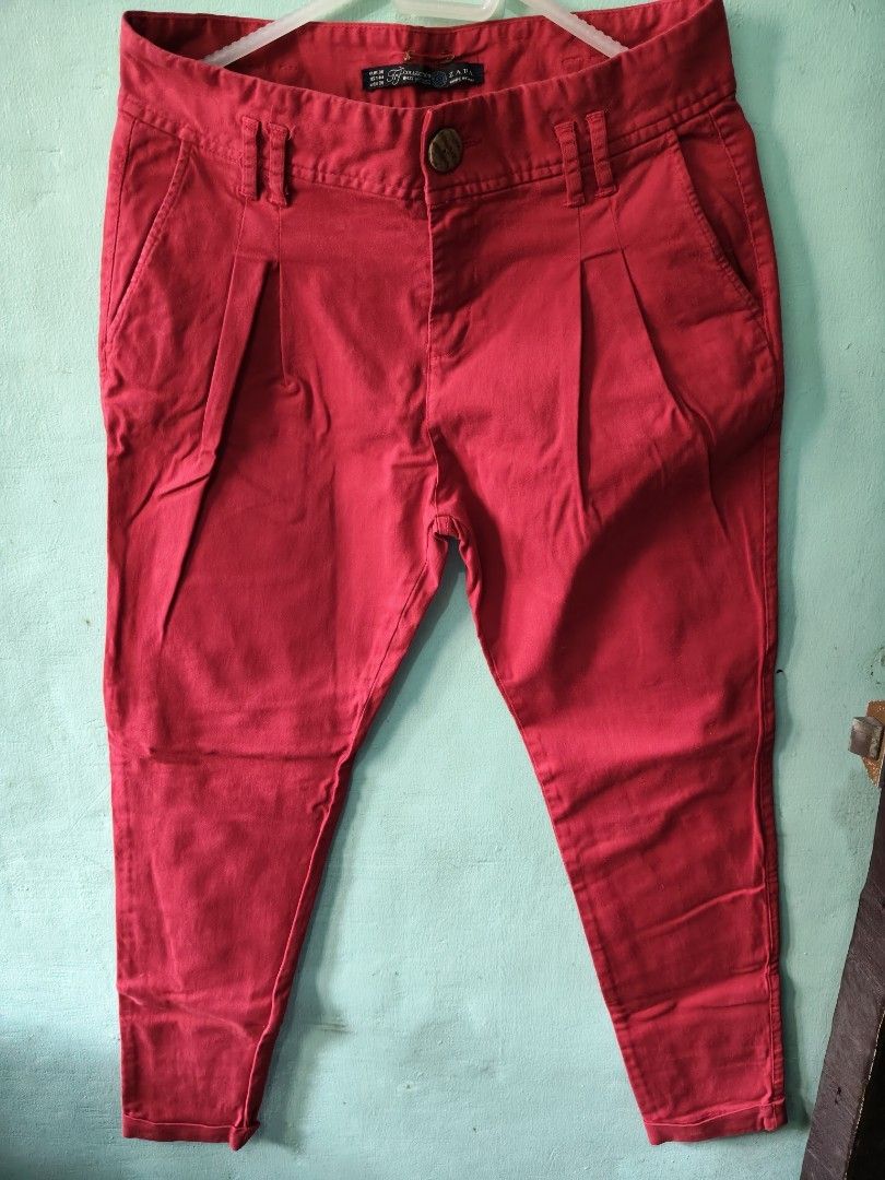 Zara Red Pleated Cropped Pants (Category: Jeans) located in Mandaluyong City. Submitted by locolady (Listing ID 1464166818, Image 1). Description: - Zara Collection Pants - Vibrant Red Color - Cropped Length - Pleated Front Detail - Made in Spain - Size: EUR 36 / USA 04 / MEX 26 - Perfect for dressing up or down - Comfortable Fit.