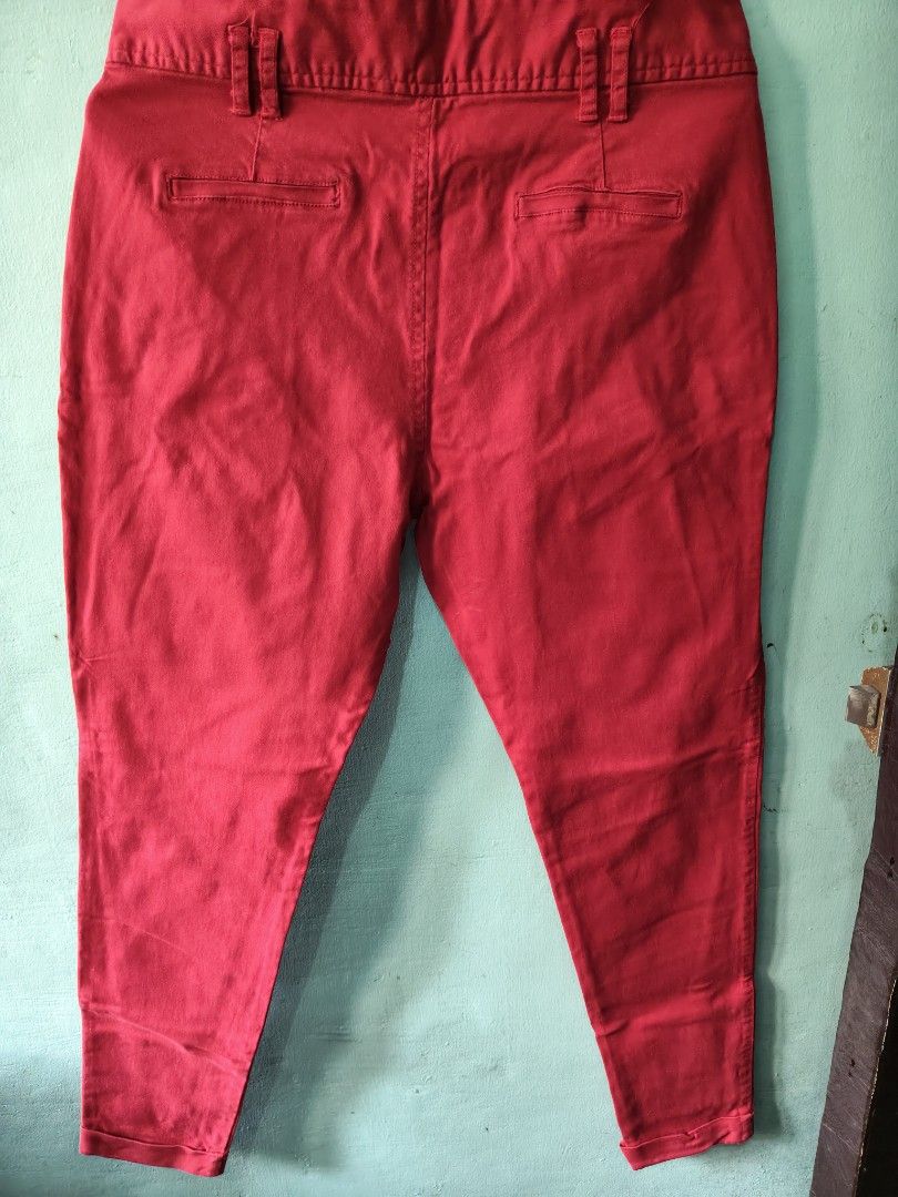Zara Red Pleated Cropped Pants (Category: Jeans) located in Mandaluyong City. Submitted by locolady (Listing ID 1464166818, Image 3). Description: - Zara Collection Pants - Vibrant Red Color - Cropped Length - Pleated Front Detail - Made in Spain - Size: EUR 36 / USA 04 / MEX 26 - Perfect for dressing up or down - Comfortable Fit.
