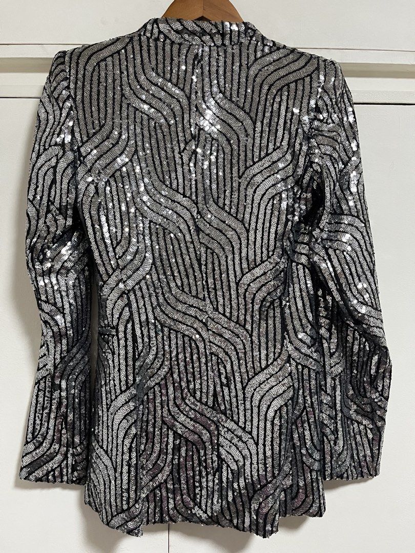 ZARA Sequin Blazer Jacket Silver Black Pattern XS (Category: Coats, Jackets and Outerwear) located in Manila. Submitted by lorenasant37621 (Listing ID 1464217219, Image 3). Description: - Zara sequin blazer - All-over silver and black sequin pattern - Long sleeves - Open front style - Ideal for parties and nights out - Size XS.