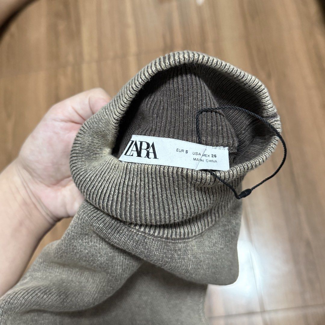 Zara Sleeveless Turtleneck Knit Top (Category: Sleeveless) located in Binangonan. Submitted by curatedbyjuys (Listing ID 1464259693, Image 3). Description: -used once only - Zara grey sleeveless turtleneck top - Ribbed knit material - Versatile for layering or wearing alone .