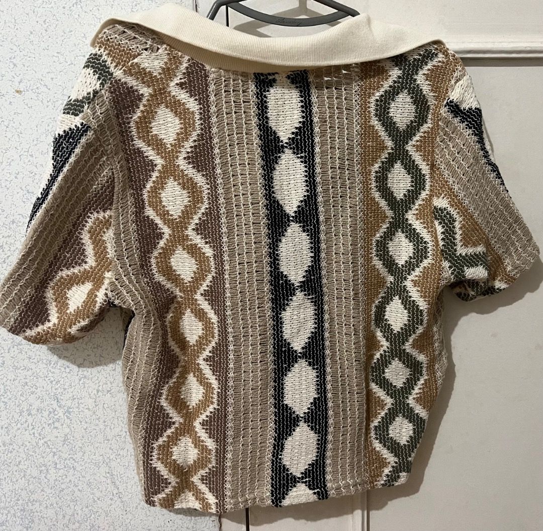 ZARA Top (Category: Blouses) located in Cavite. Submitted by classicsale (Listing ID 1464171554, Image 2). Description: Zara Women Top Good condition Brand: Zara Price: 190 + Shipping (LBC/Grab Express) Payment : Gcash / Maya DM for more details.