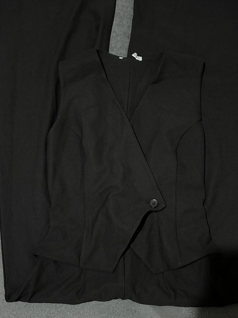 Zara Vest Jumpsuit (Category: Jumpsuits) located in Cabanatuan. Submitted by fitsby.el (Listing ID 1464281331, Image 2). Description: bnew over🏃🏻 cut tag.