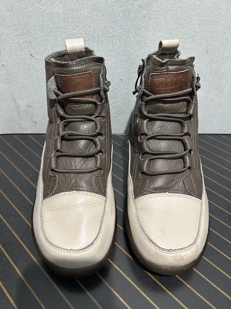 ZIR Cowhide Sneakers (Category: Sneakers) located in Quezon City. Submitted by jjsurplus_23 (Listing ID 1464297594, Image 2). Description: 23.5cm.