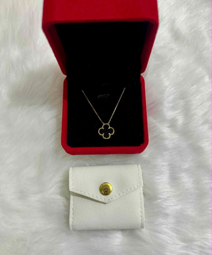 18K gold HK setting with onyx clover (Category: Necklaces) located in Caloocan City. Submitted by nathantan15.sellingph (Listing ID 1464503714, Image 1). Description: • HK setting, 18K yellow gold • Total weight: 3.62 grams • Design: with Onyx stone, 12mm, adjustable 18-19 inches • Condition: very good, but with minimal signs of use • With box and travel pouch • V*A brand mirror copy Can do meet-up in Las Piñas or Pasig depending on schedule and/