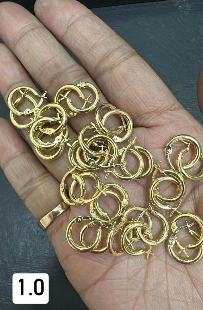 18k Saudi gold loop Earrings (Category: Earrings) located in Manila. Submitted by bhelgoldseller2ndaccount (Listing ID 1464355166, Image 2). Description: New!!✨New!!✨New!! Authentic 18k Saudi Golds 💯pawnable/naisasanla 💯with high appraisal rate 💯good investment 💯Direct supplier price 👉OPEN for resellers 🌺please take time to evaluate their actual sizes and grams 👉Best panggift for all occasions ✅ Sold per grams not per piece Kya lowest pric