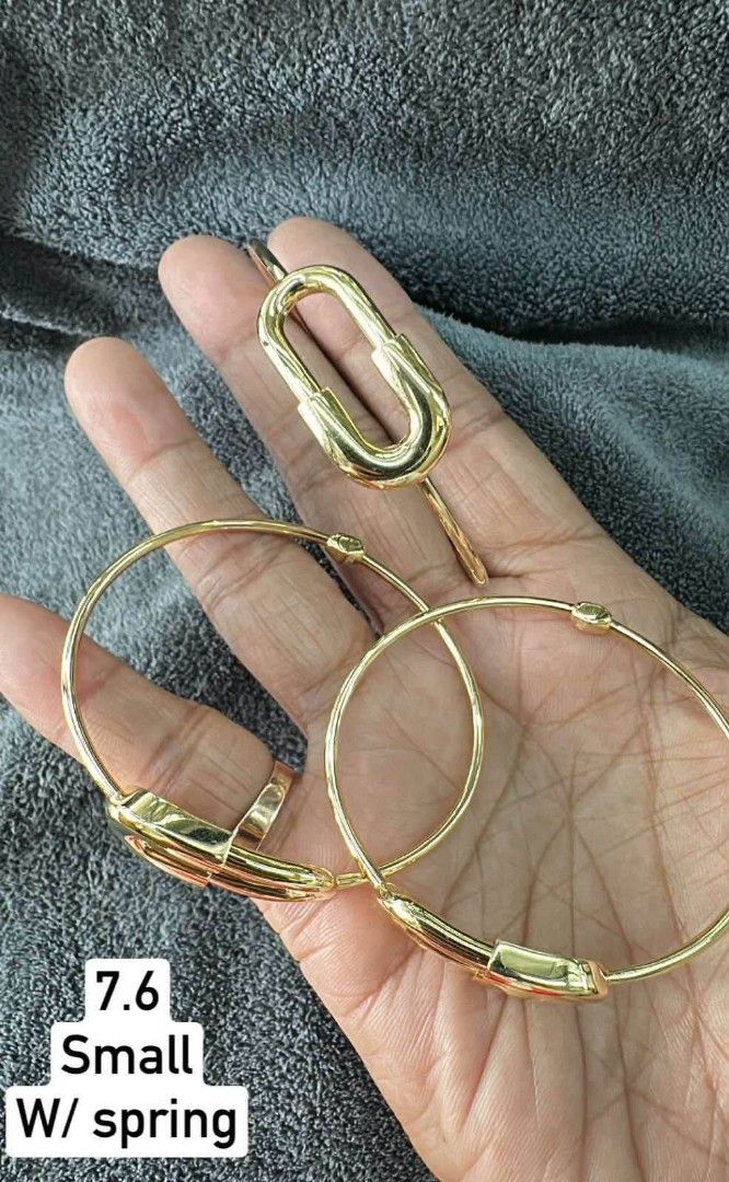 18k Saudi gold padlock bangle (Category: Bracelets) located in Manila. Submitted by bhelgoldseller2ndaccount (Listing ID 1464386276, Image 1). Description: New!!✨New!!✨New!! Authentic 18k Saudi Golds 💯pawnable/naisasanla 💯with high appraisal rate 💯good investment 💯Direct supplier price 👉OPEN for resellers 🌺please take time to evaluate their actual sizes and grams 👉Best panggift for all occasions ✅ Sold per grams not per piece Kya lowest pr