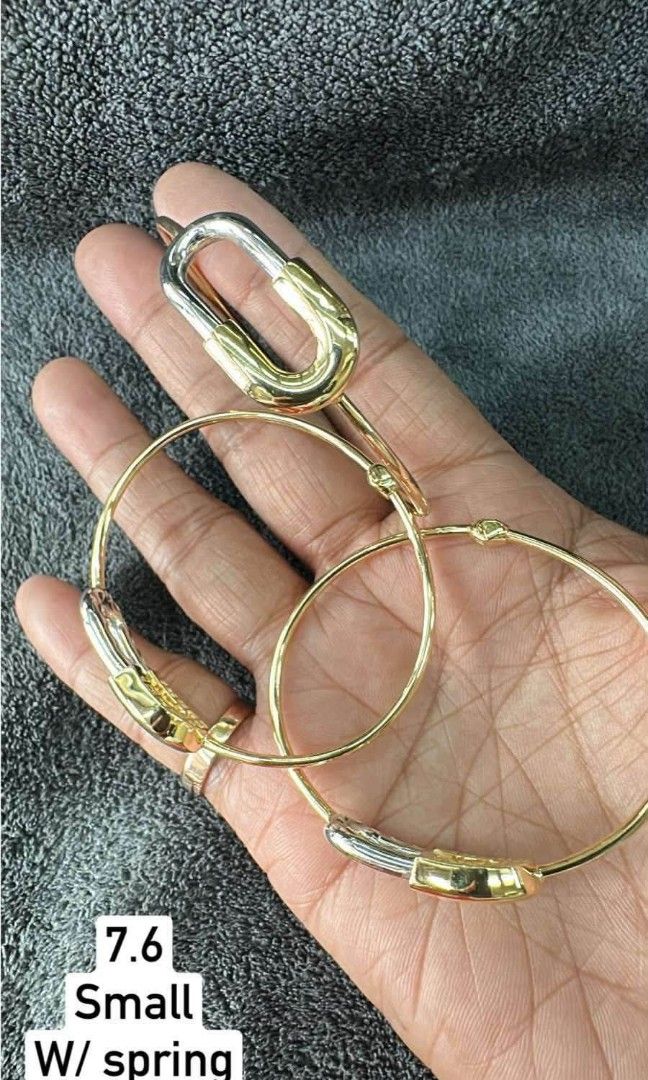 18k Saudi gold padlock bangle (Category: Bracelets) located in Manila. Submitted by bhelgoldseller2ndaccount (Listing ID 1464386276, Image 2). Description: New!!✨New!!✨New!! Authentic 18k Saudi Golds 💯pawnable/naisasanla 💯with high appraisal rate 💯good investment 💯Direct supplier price 👉OPEN for resellers 🌺please take time to evaluate their actual sizes and grams 👉Best panggift for all occasions ✅ Sold per grams not per piece Kya lowest pr