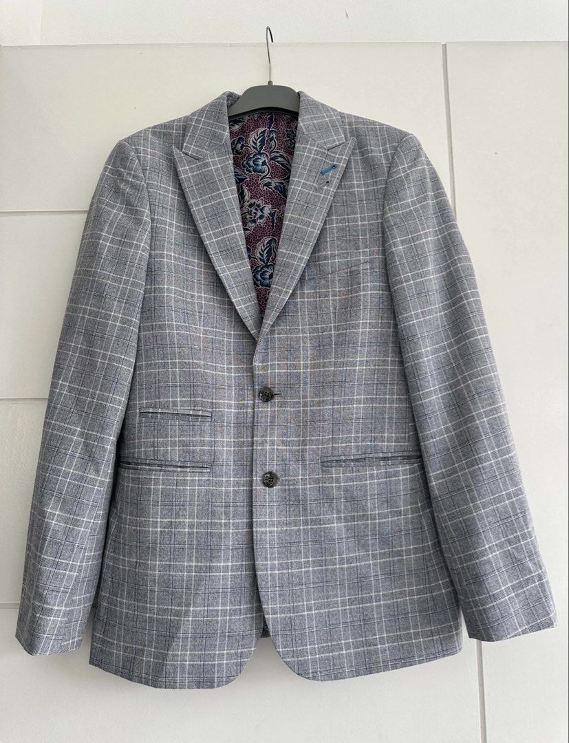 1904 Men’s 3 piece gray checkered suit (Category: Coats, Jackets and Outerwear) located in Pasig City. Submitted by JoesCloset (Listing ID 1464425045, Image 1). Description: Comes with a coat, vest, and slacks Bought from london, only worn once No issues at all Condition: 9.5/10.