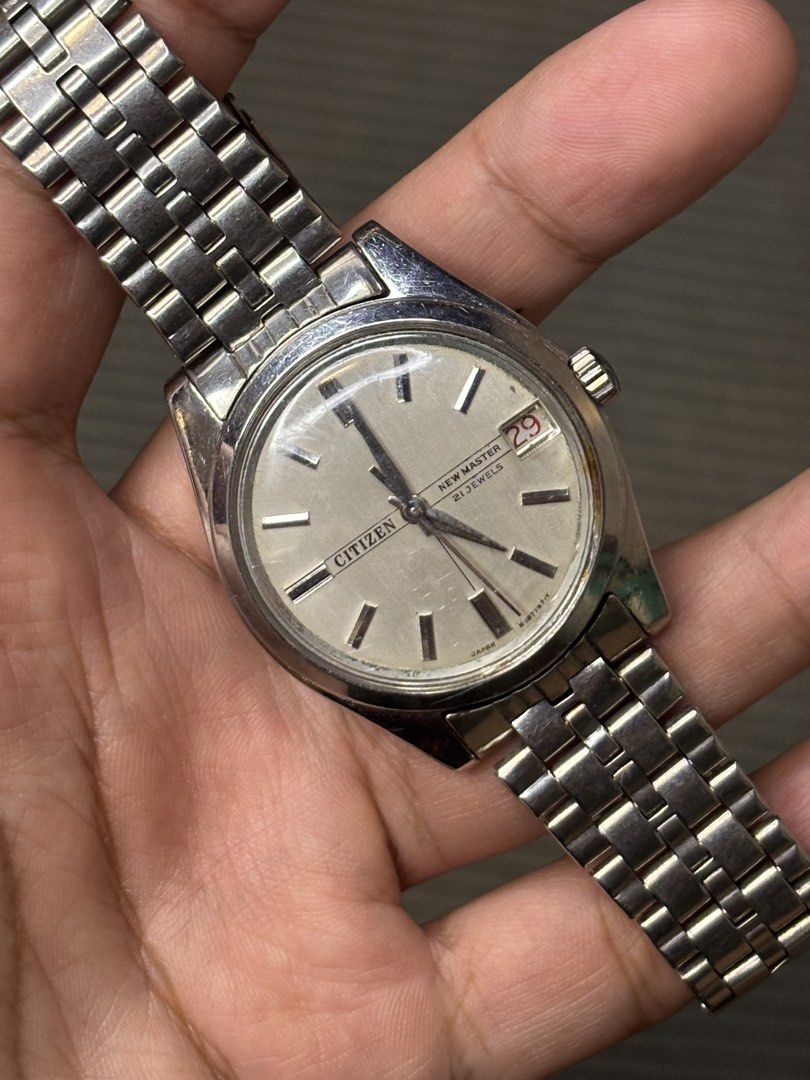 1960’s Citizen New Master (Hand-Winding) (Category: Men's Watches) located in Manila. Submitted by soughtafterseconds (Listing ID 1464477526, Image 2). Description: 1960’s Citizen New Master (Hand-Winding) This Citizen New Master 21 Jewels Vintage Hand-Winding Watch (Ref. 63-1019) is a pristine piece of late-1960s to 1970s Japanese mechanical dress horology. Featuring a sunburst vertical pinstripe dial and classic beads-of-rice style bracelet. Th