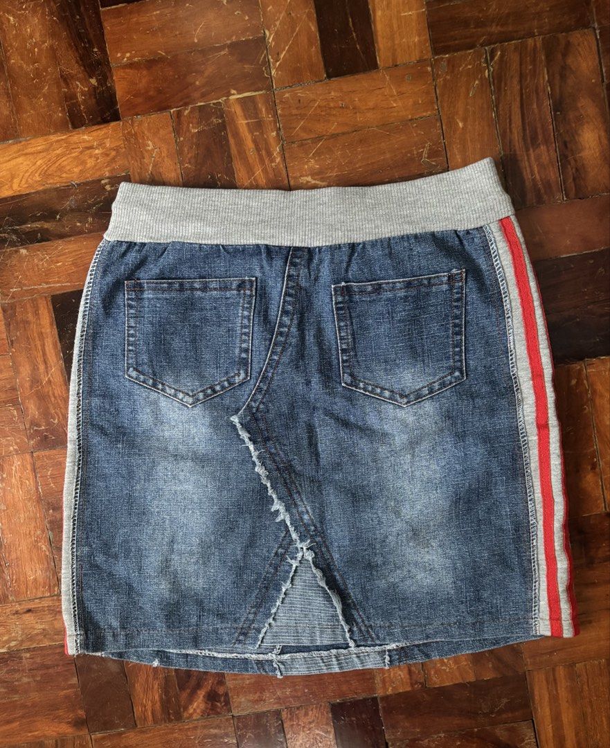 2000’s skirt (Category: Skirts) located in Bacoor. Submitted by rerunph (Listing ID 1464370584, Image 3). Description: .