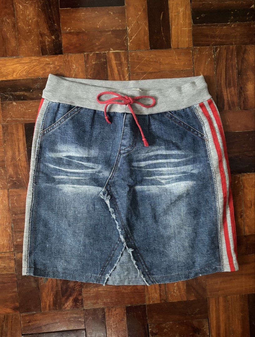 2000’s skirt (Category: Skirts) located in Bacoor. Submitted by rerunph (Listing ID 1464370584, Image 2). Description: .