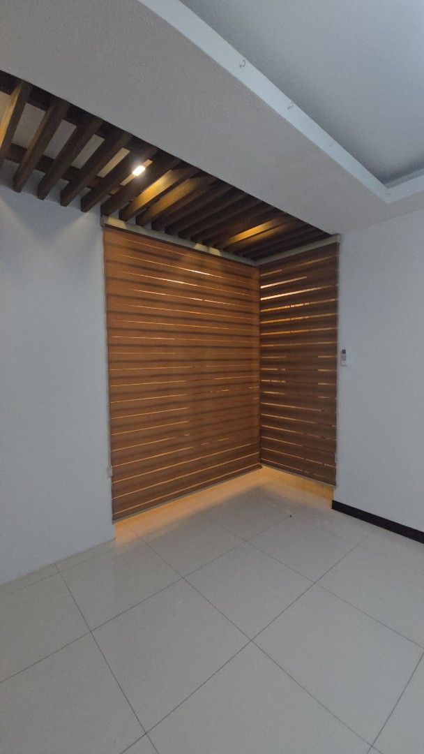 For Rent: Westria Residences , West Ave (Category: Apartments & Condos) located in Quezon City. Submitted by mgbasco (Listing ID 1464427776, Image 2). Description: 🔸️on the 2nd floor 🛌 3 bedrooms (one fit for a Maid's room/storage) 🔸️living room/ dining area with split type inverter AC 🔸️ spaceous bathroom with water heater installed 🔸️Flood free! 🔸️available parking for lease 🚶‍♀️Great location, easy access to MRT station and other transp