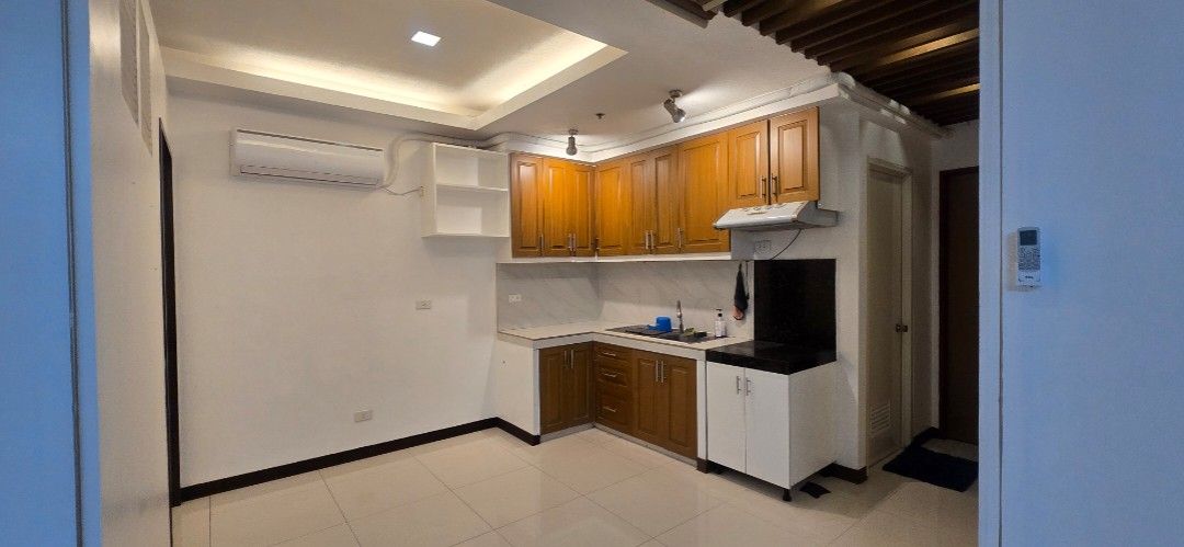 For Rent: Westria Residences , West Ave (Category: Apartments & Condos) located in Quezon City. Submitted by mgbasco (Listing ID 1464427776, Image 3). Description: 🔸️on the 2nd floor 🛌 3 bedrooms (one fit for a Maid's room/storage) 🔸️living room/ dining area with split type inverter AC 🔸️ spaceous bathroom with water heater installed 🔸️Flood free! 🔸️available parking for lease 🚶‍♀️Great location, easy access to MRT station and other transp