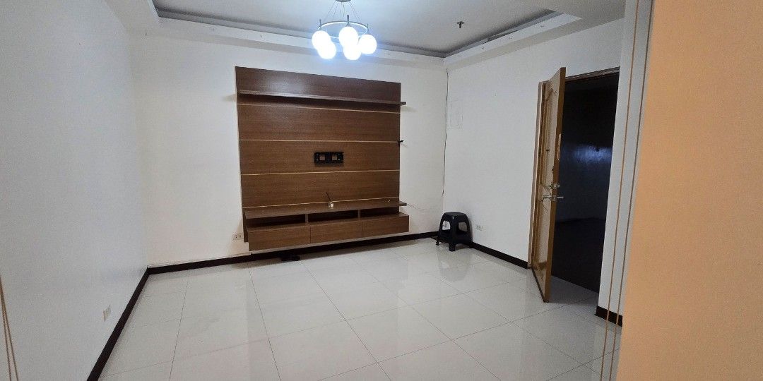 For Rent: Westria Residences , West Ave (Category: Apartments & Condos) located in Quezon City. Submitted by mgbasco (Listing ID 1464427776, Image 1). Description: 🔸️on the 2nd floor 🛌 3 bedrooms (one fit for a Maid's room/storage) 🔸️living room/ dining area with split type inverter AC 🔸️ spaceous bathroom with water heater installed 🔸️Flood free! 🔸️available parking for lease 🚶‍♀️Great location, easy access to MRT station and other transp