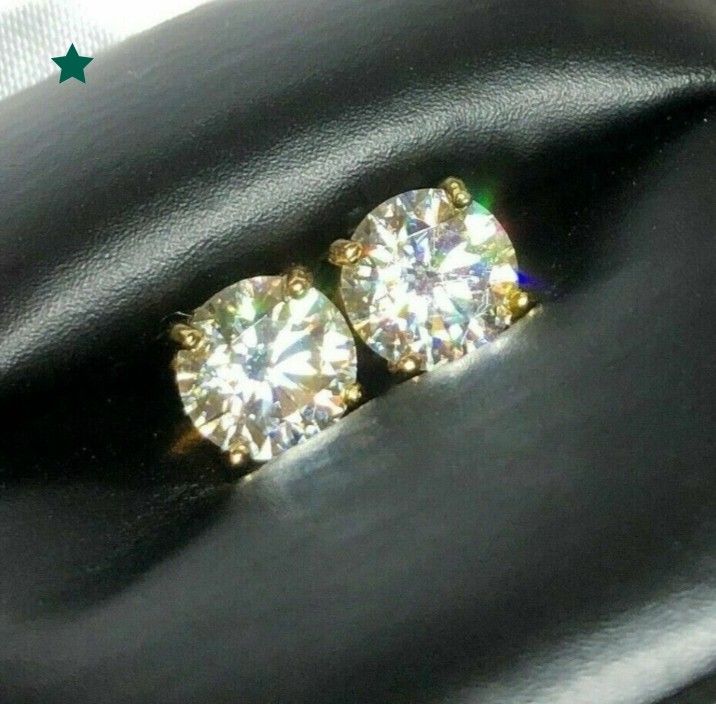 2ct Round cut stud earrings lab grown diamond 14kgold (Category: Earrings) located in Manila. Submitted by jewel808 (Listing ID 1464565735, Image 2). Description: 2ct Round cut stud earrings lab grown diamond 14kgold.