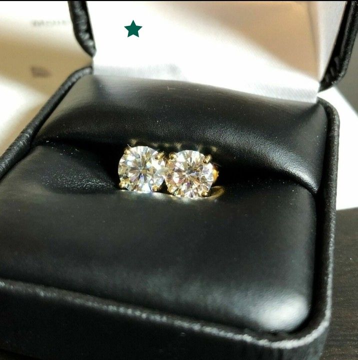 2ct Round cut stud earrings lab grown diamond 14kgold (Category: Earrings) located in Manila. Submitted by jewel808 (Listing ID 1464565735, Image 1). Description: 2ct Round cut stud earrings lab grown diamond 14kgold.