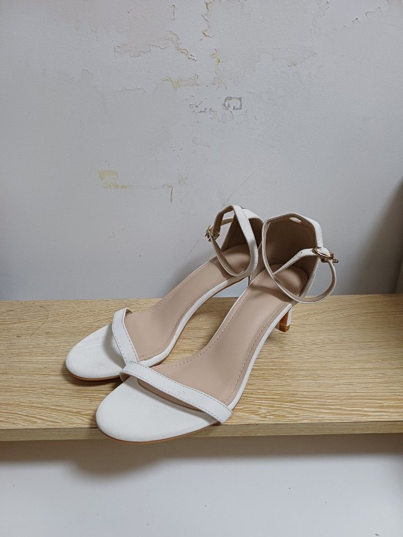 2nd Hand White Ankle Strap 2.5 Inch Heels Size 38 (Category: Heels) located in Manila. Submitted by kate92653 (Listing ID 1464552158, Image 3). Description: 2ND HAND WHITE ANKLE STRAP 2.5 INCH HEELS Size 38 - Used once or twice - Chic white heels with a nude sole - Adjustable ankle strap with buckle closure - Size 38 - 2.5 inch heel MOP: GCash, Maribank, Cash (only for meet-up) MOD: Meet-up, SDD Couriers, JnT, LBC, (SF will be shouldered by the b