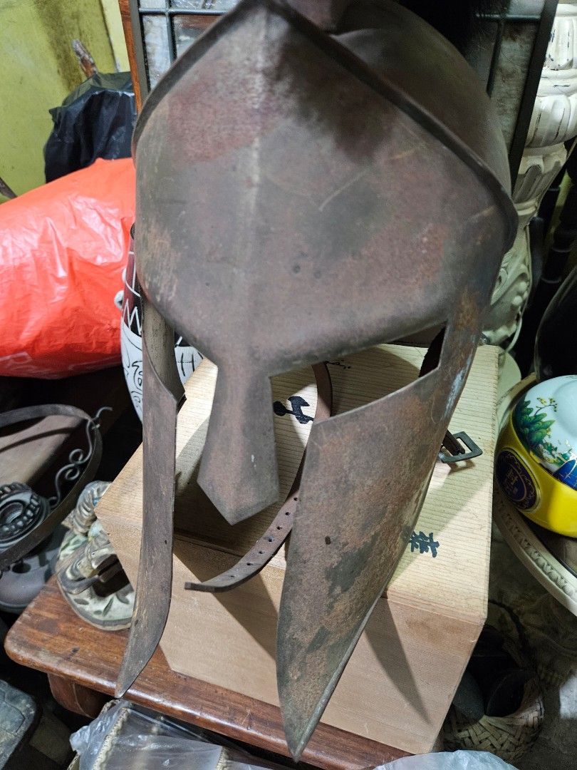 300 Helmet (Category: Helmets and other Riding Gears) located in Makati City. Submitted by aureliusmagnus (Listing ID 1464387881, Image 1). Description: Selling Heavy 300 helmet. 45k only..
