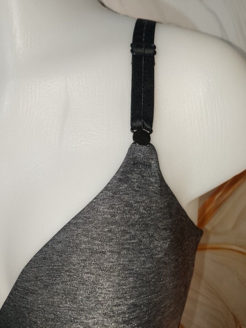 38c WARNERS grey and black bra nonwire thin soft pads (Category: Undergarments & Loungewear) located in Manila. Submitted by truecrystal-1407 (Listing ID 1464536403, Image 2). Description: .