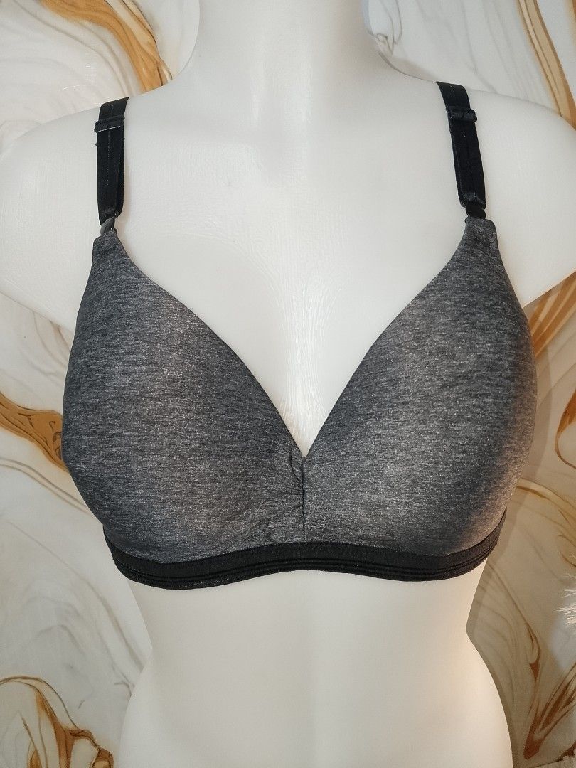 38c WARNERS grey and black bra nonwire thin soft pads (Category: Undergarments & Loungewear) located in Manila. Submitted by truecrystal-1407 (Listing ID 1464536403, Image 1). Description: .