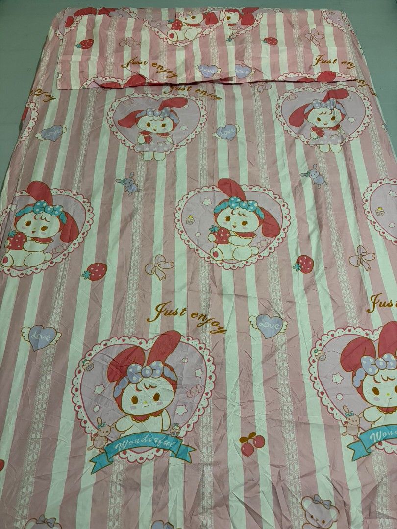 3 in 1 Character Bedsheet My Melody (Category: Bedding & Towels) located in Pateros City. Submitted by lovealy_07 (Listing ID 1464445837, Image 1). Description: Cotton garterized Brandnew double to Queen Size with 2 pillowcases.