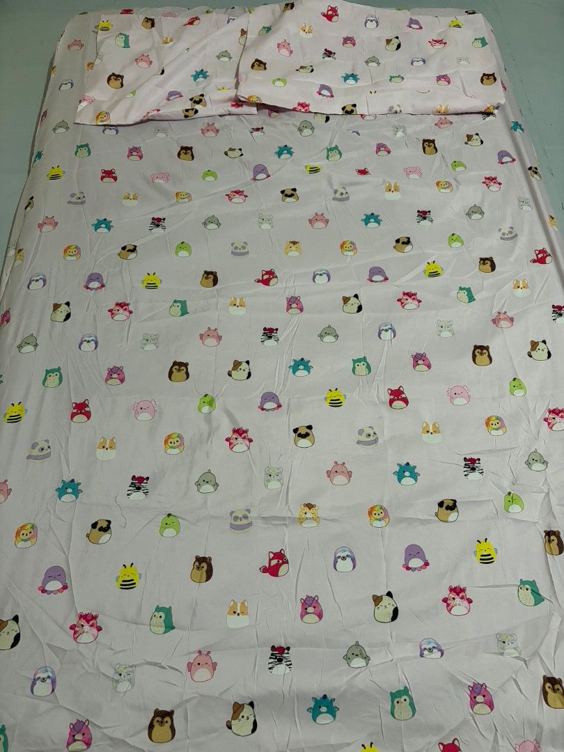 3 in 1 Cutie Character Bedsheet (Category: Bedding & Towels) located in Pateros City. Submitted by lovealy_07 (Listing ID 1464444092, Image 1). Description: Cotton garterized Brandnew double to Queen Size with 2 pillowcases.
