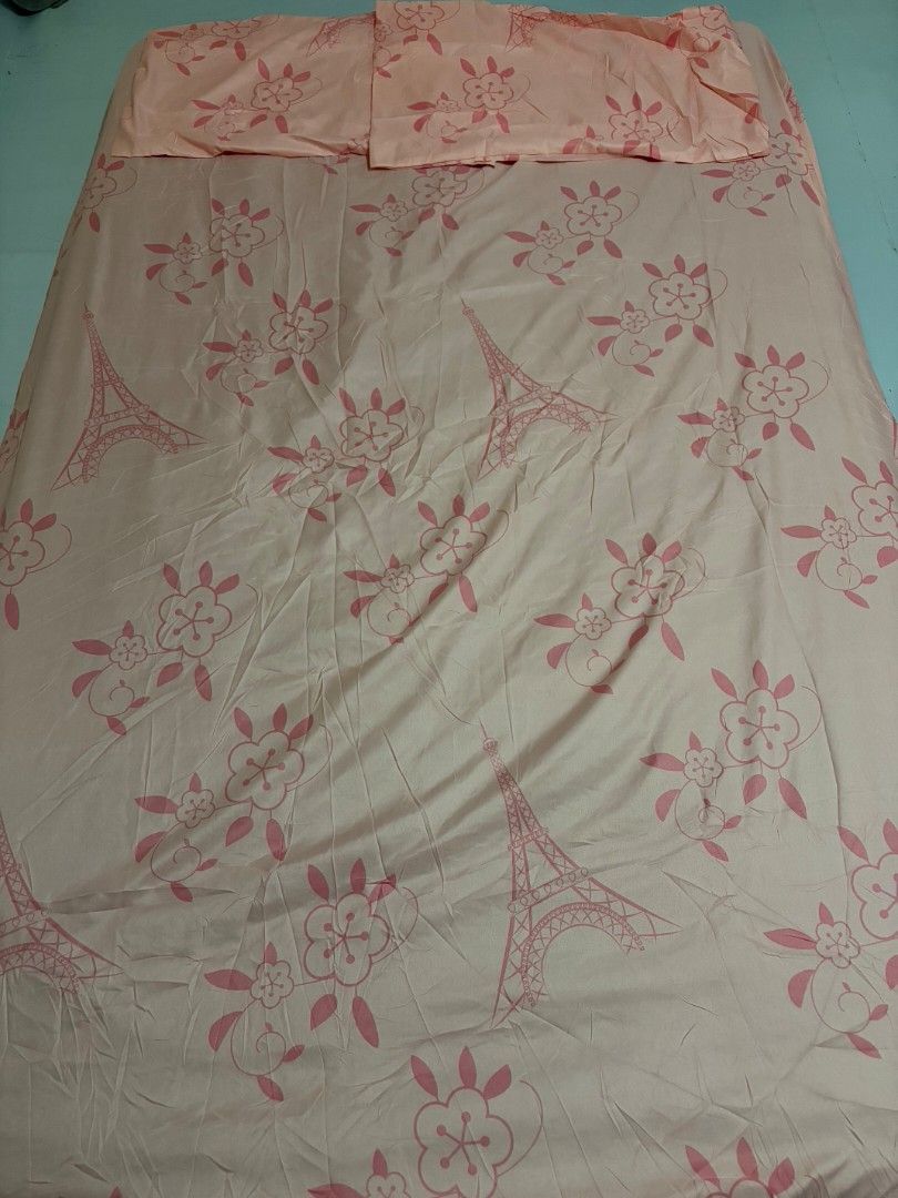 3 in 1 Pink Eiffel Tower Bedsheet (Category: Bedding & Towels) located in Pateros City. Submitted by lovealy_07 (Listing ID 1464444641, Image 1). Description: Cotton garterized Brandnew double to Queen Size with 2 pillowcases.